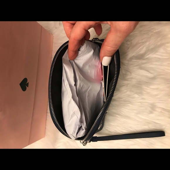 ❌SOLD❌Kate Spade Med Dome Cosmetic bag - Picture 6 of 8